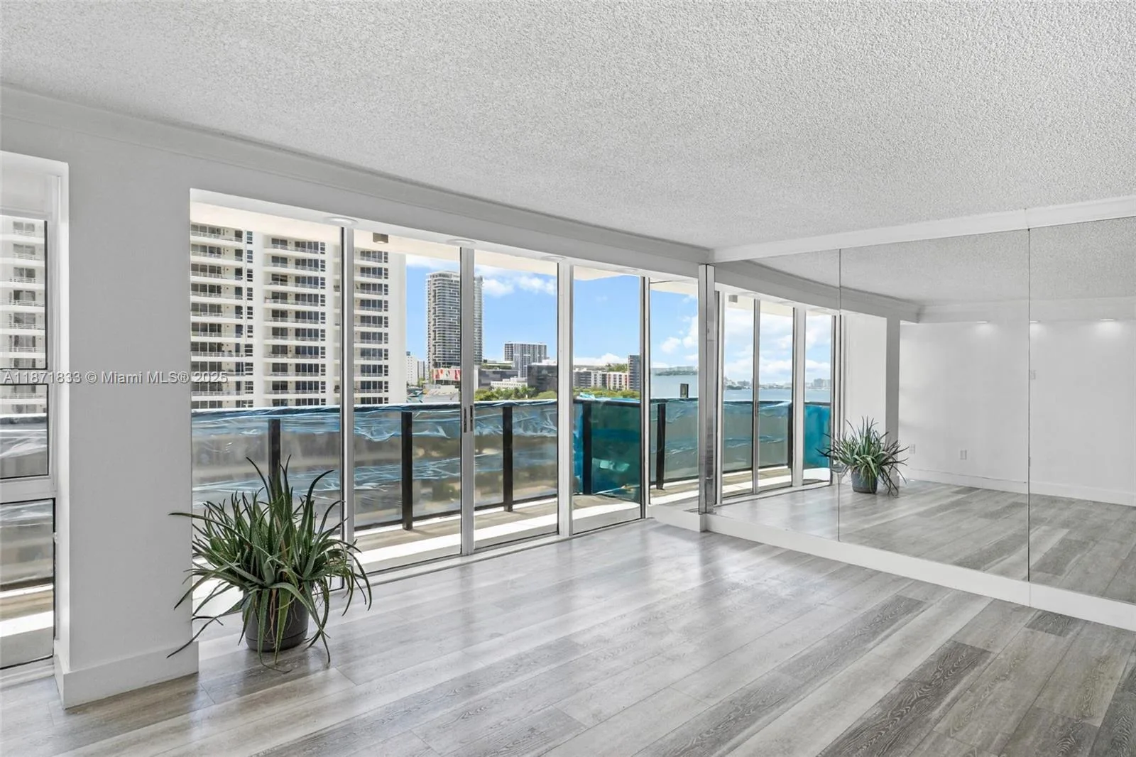600 NE 36th St # 1404, Miami, FL 33137