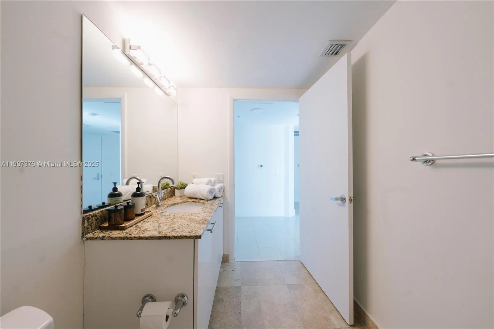 41 SE 5th St # 1217, Miami, FL 33131 photo 10