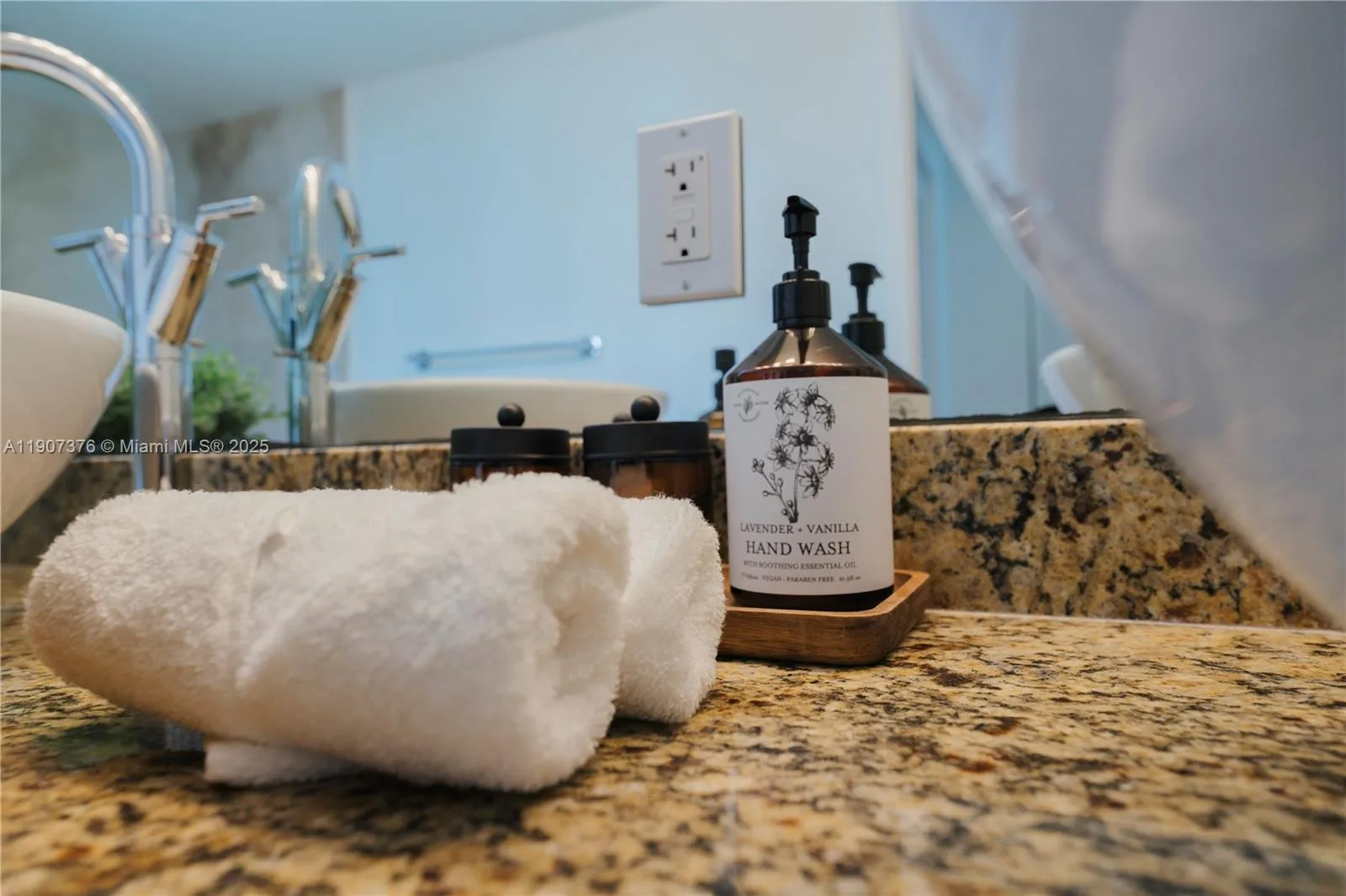 41 SE 5th St # 1217, Miami, FL 33131 photo 13