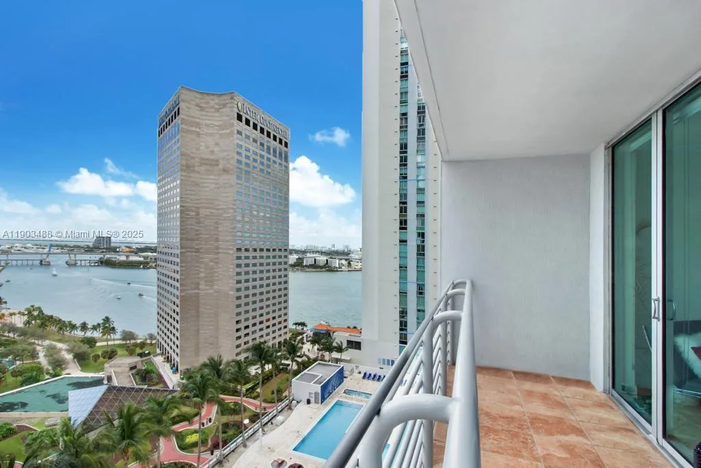 325 S Biscayne Blvd # 2214, Miami, FL 33131