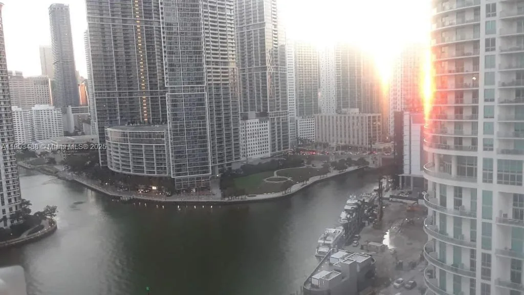 325 S Biscayne Blvd # 2214, Miami, FL 33131 photo 11