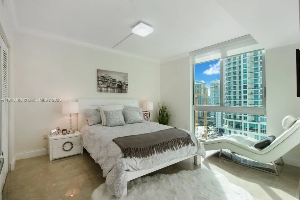 325 S Biscayne Blvd # 2214, Miami, FL 33131 photo 2