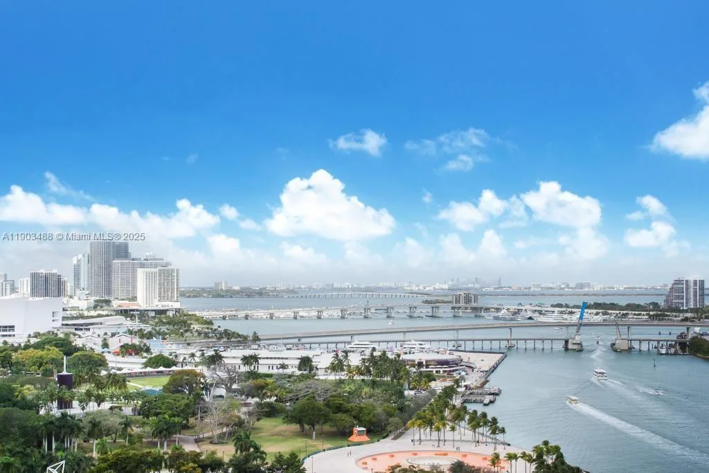 325 S Biscayne Blvd # 2214, Miami, FL 33131 photo 6
