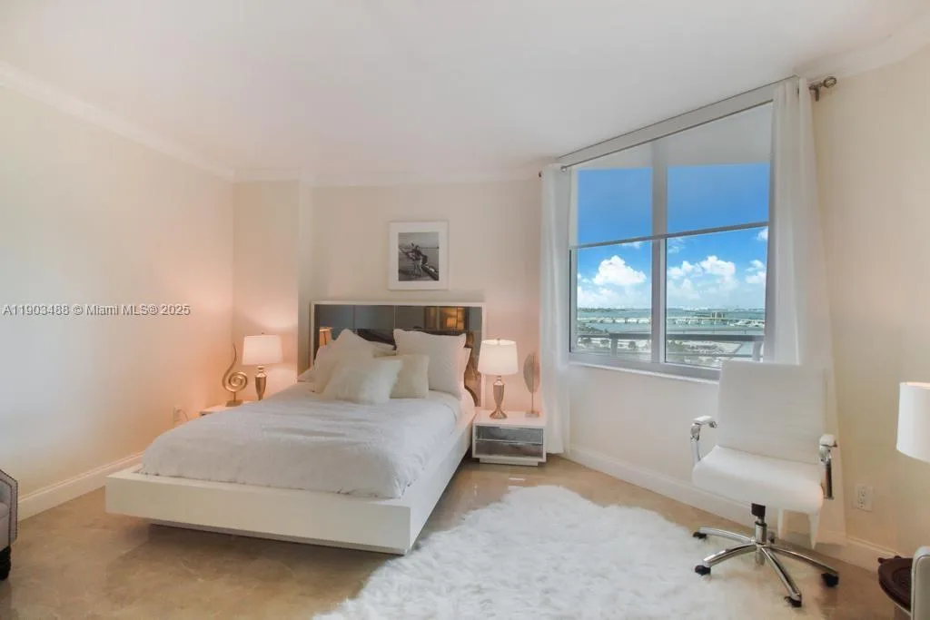 325 S Biscayne Blvd # 2214, Miami, FL 33131 photo 8