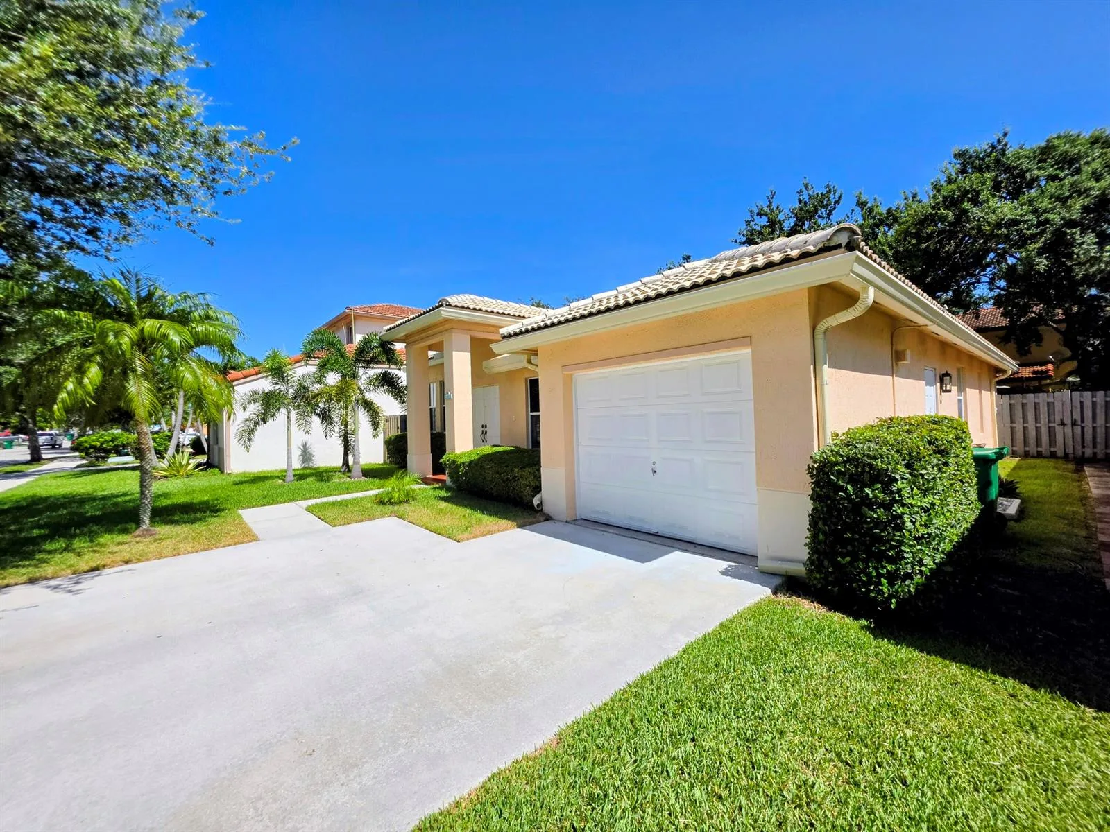 14013 N Cypress Cove Circle, Davie, FL 33325 photo 3