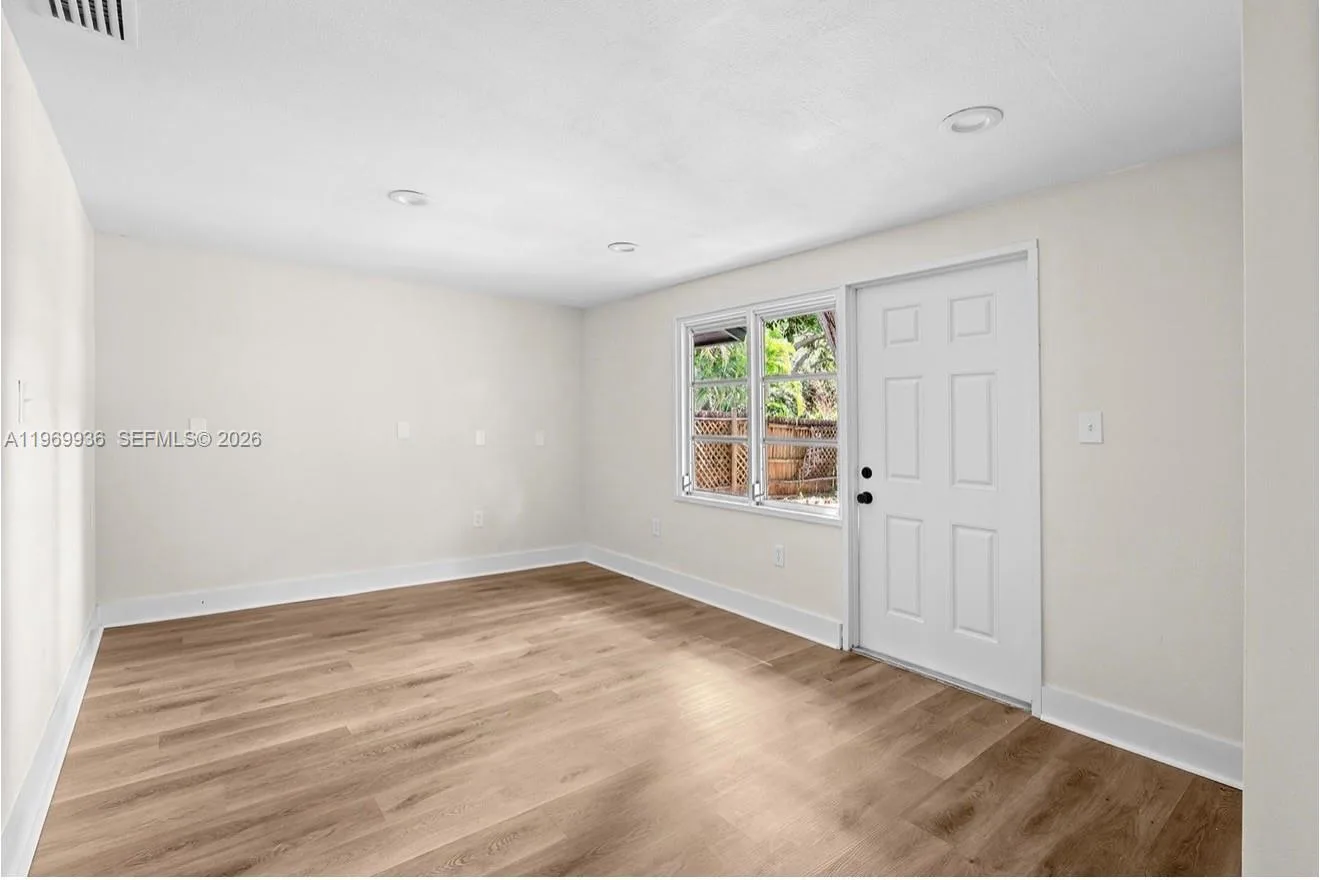 2234 Phillippi st, Sarasota, FL 34231 photo 2