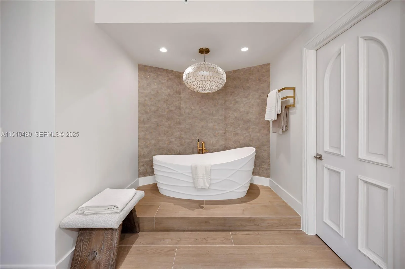 300 S Pointe Dr # 1702, Miami Beach, FL 33139 photo 8