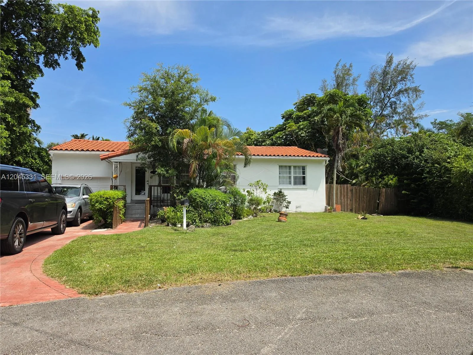 10801 NE 10th Ave, Biscayne Park, FL 33161