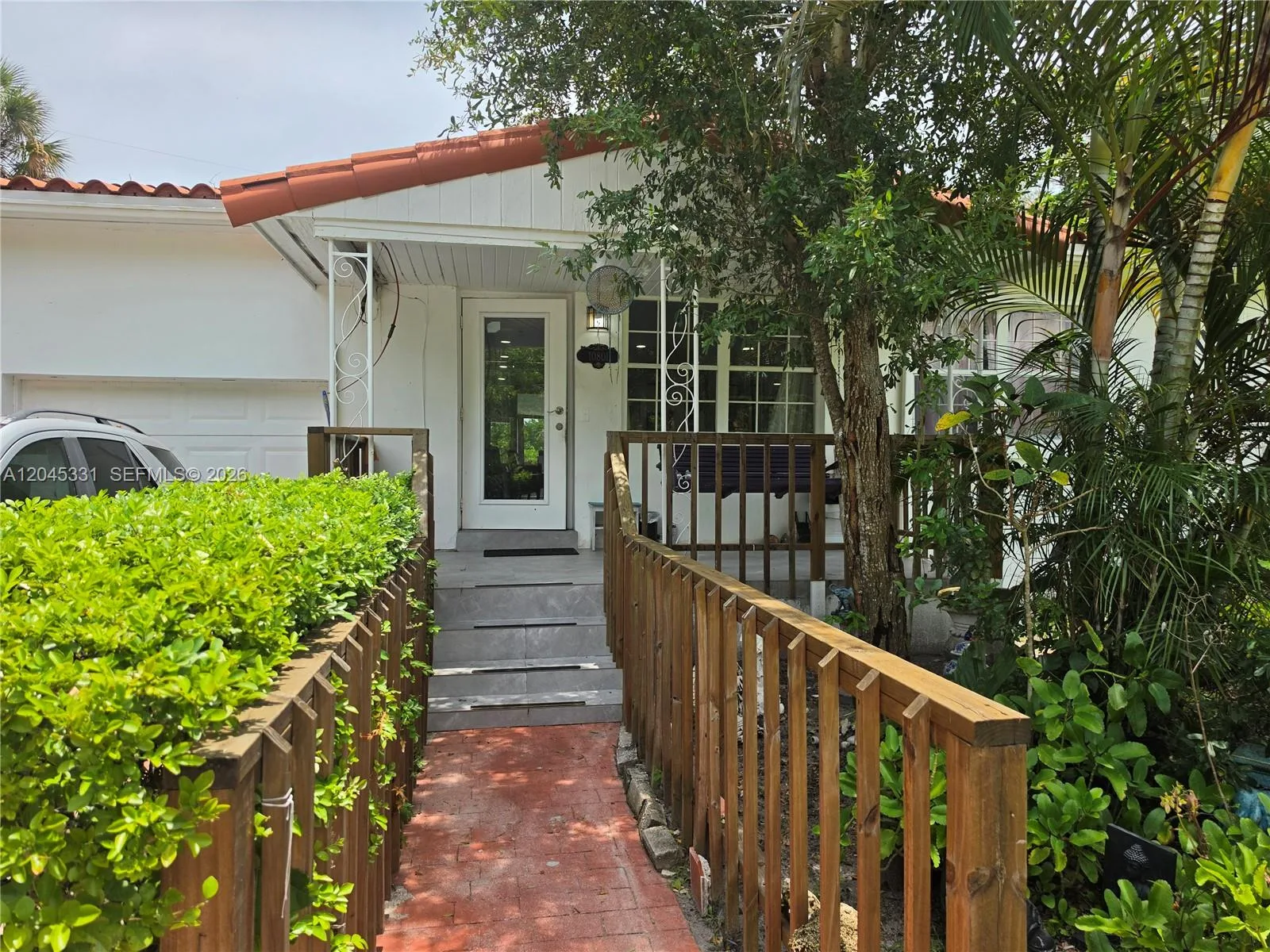 10801 NE 10th Ave, Biscayne Park, FL 33161 photo 2