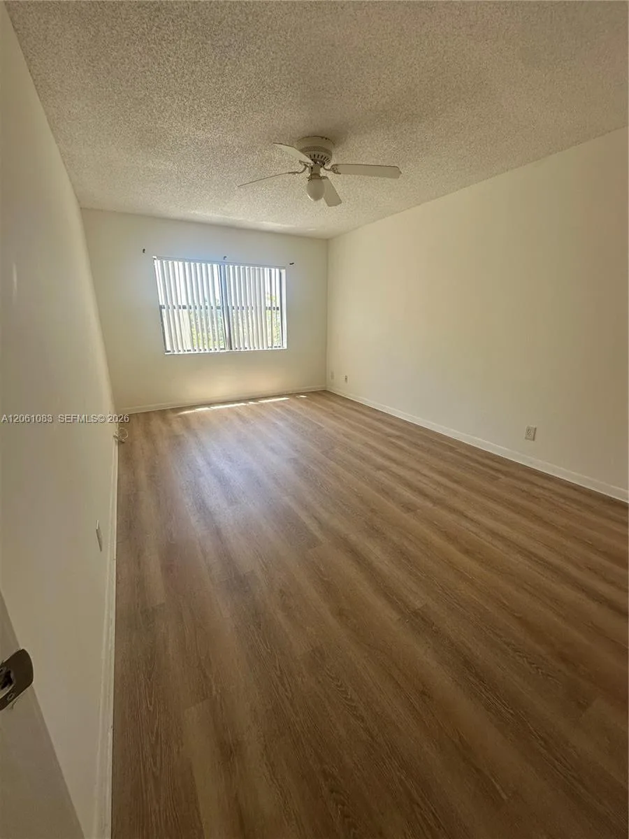 8290 Lake Dr # 517, Doral, FL 33166 photo 10