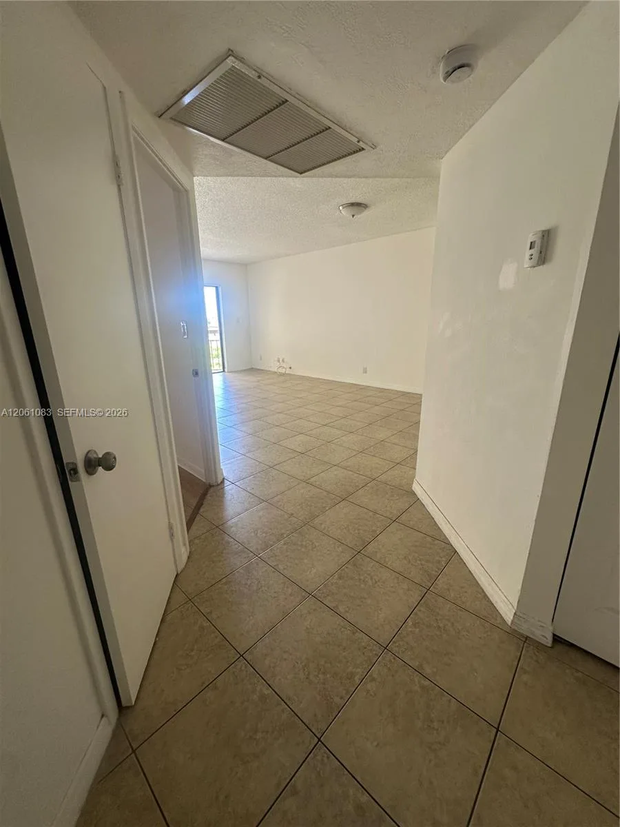 8290 Lake Dr # 517, Doral, FL 33166 photo 2