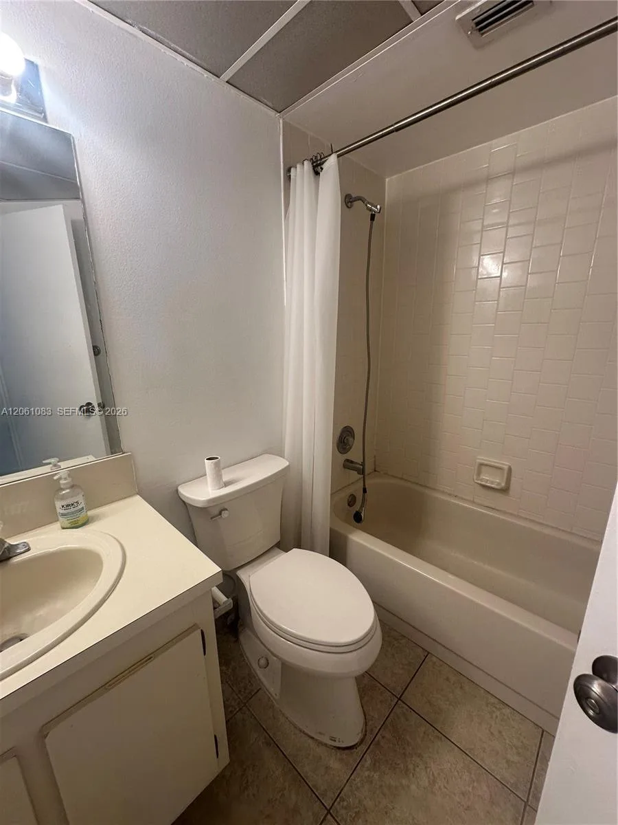 8290 Lake Dr # 517, Doral, FL 33166 photo 6