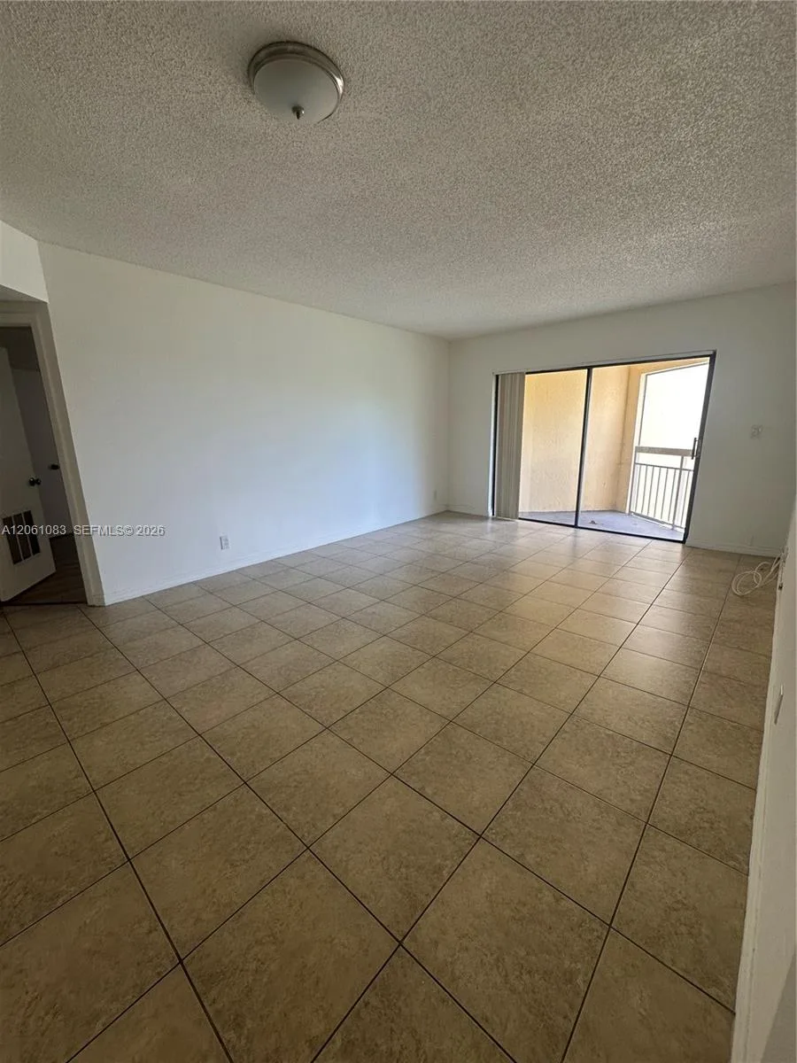 8290 Lake Dr # 517, Doral, FL 33166 photo 9