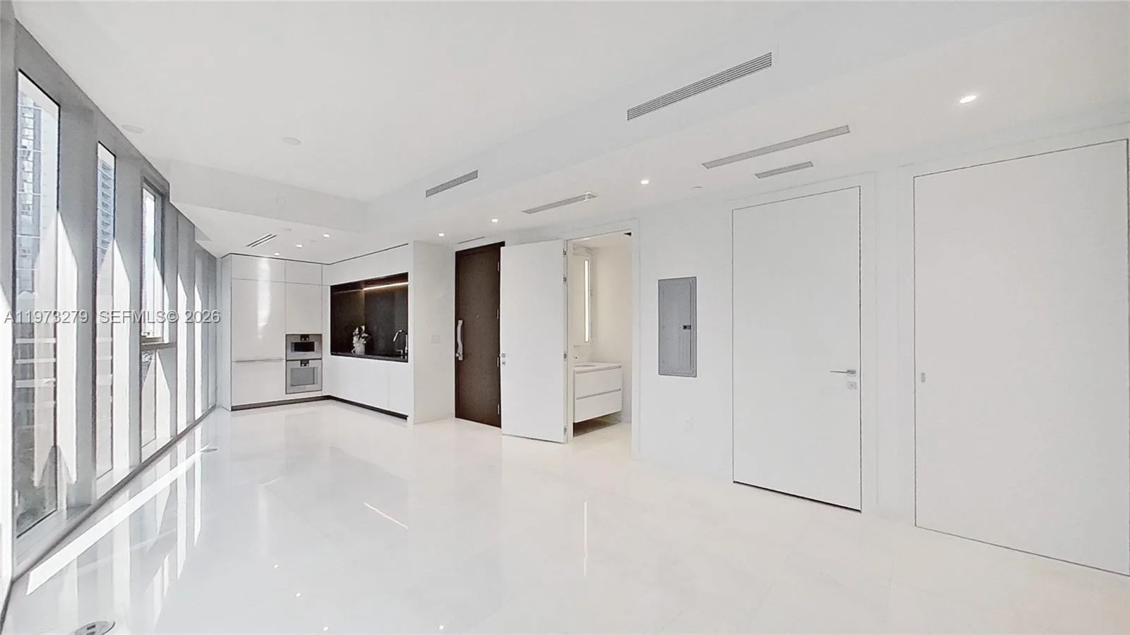 300 Biscayne Boulevard Way # 506E, Miami, FL 33131 photo 3