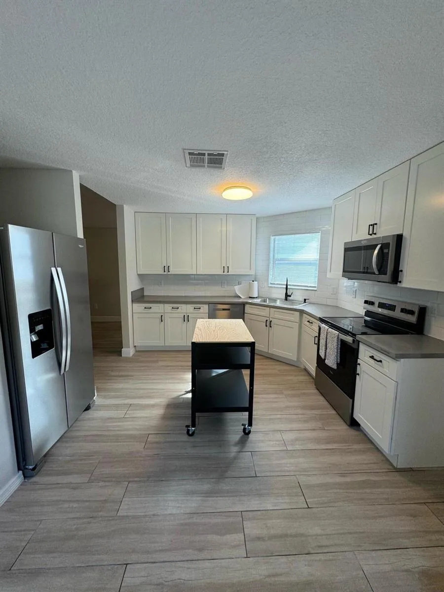 4020 E LOUISIANA Avenue, Tampa, FL 33610