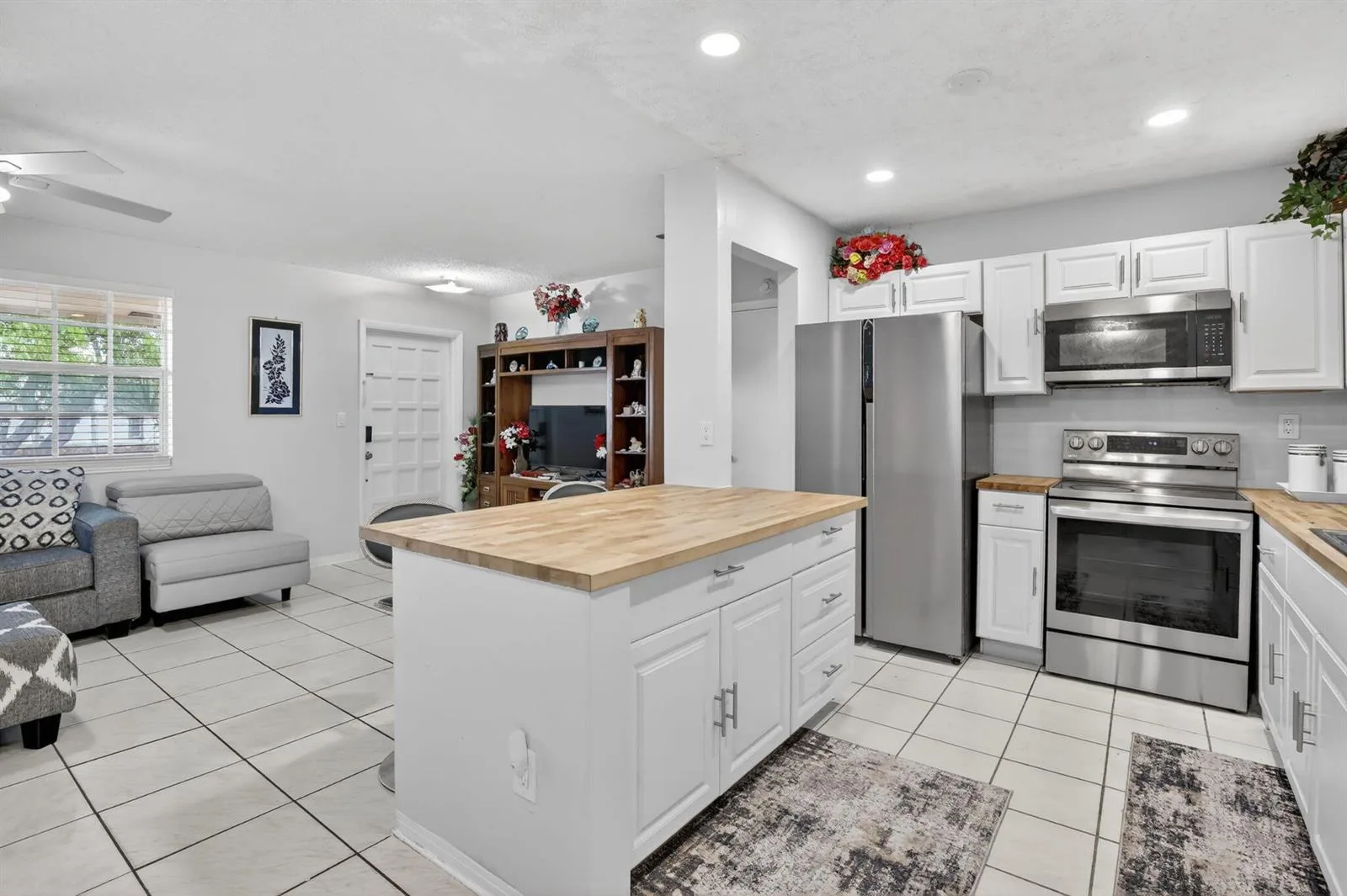 1411 NW 89th Avenue, Pembroke Pines, FL 33024