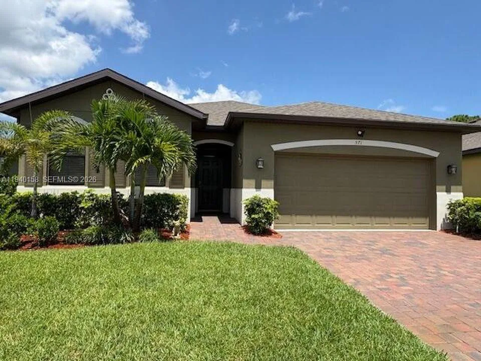 571 SE Old Country Road, Palm Bay, FL 32909