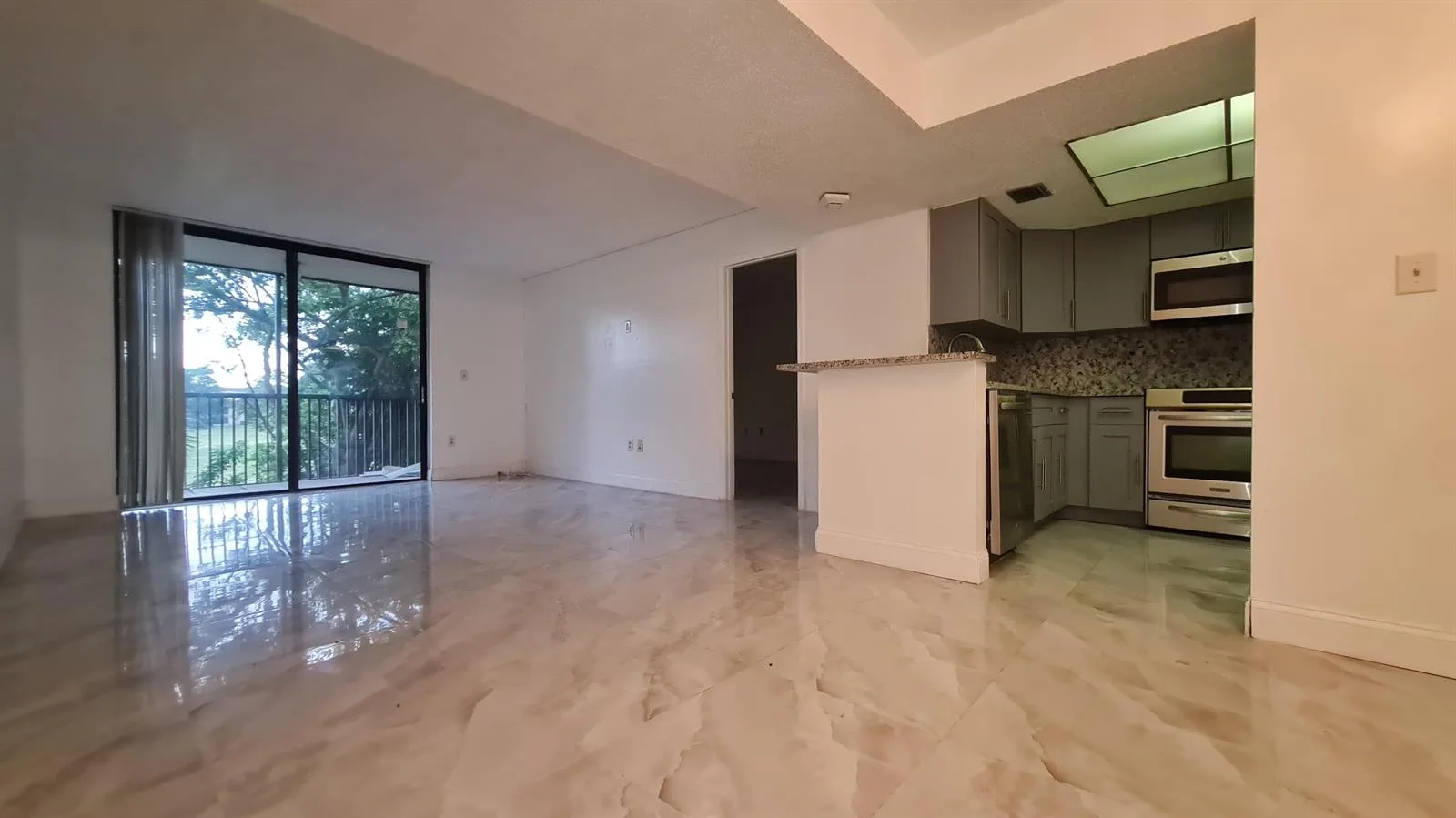 5570 NW 44th Street # 210, Lauderhill, FL 33319