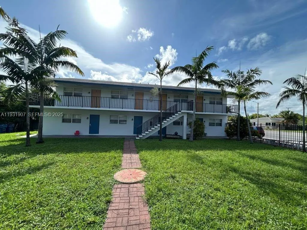 215 W Blue Heron Blvd, Riviera Beach, FL 33404 photo 6
