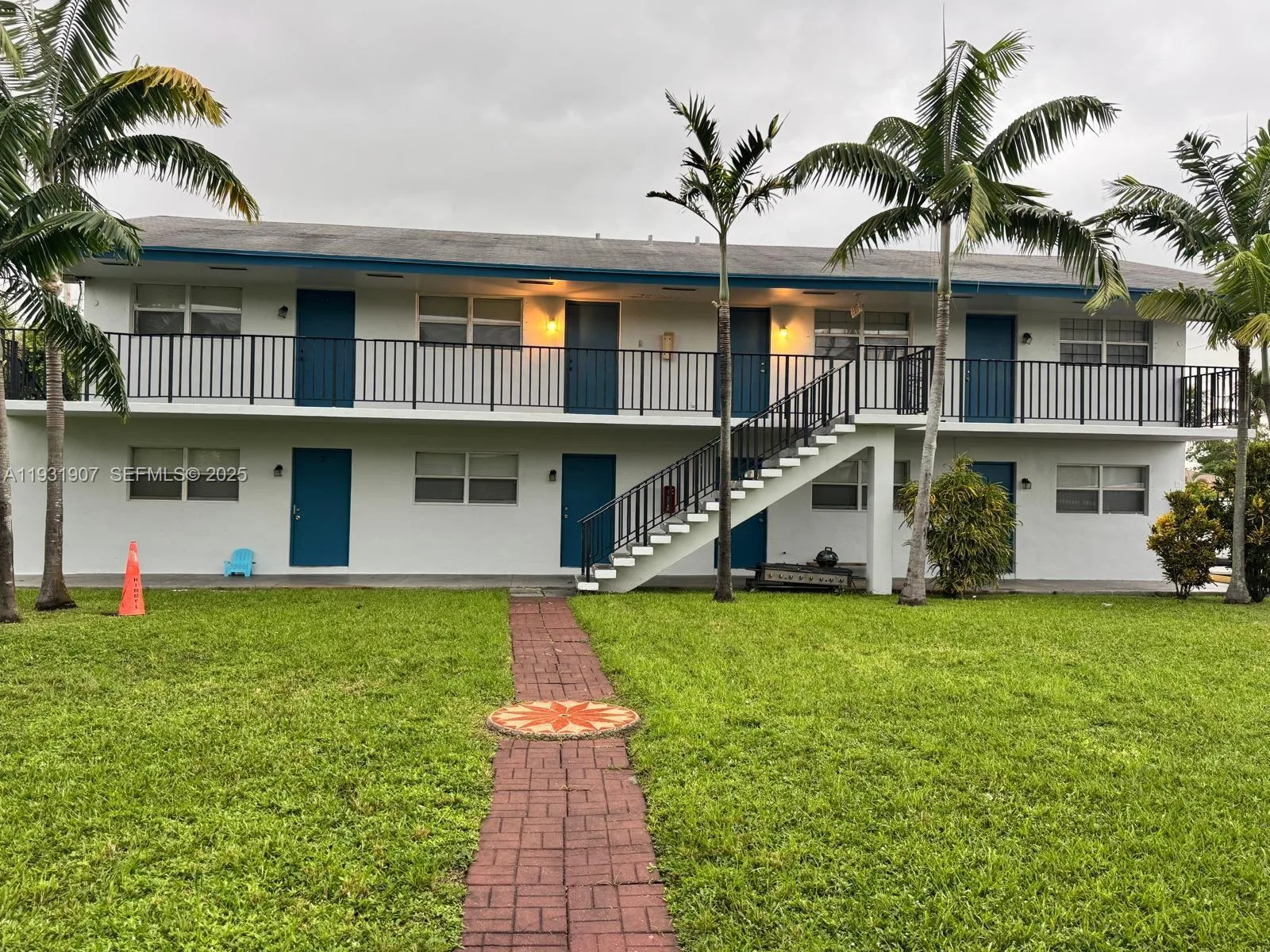 215 W Blue Heron Blvd, Riviera Beach, FL 33404 photo 7