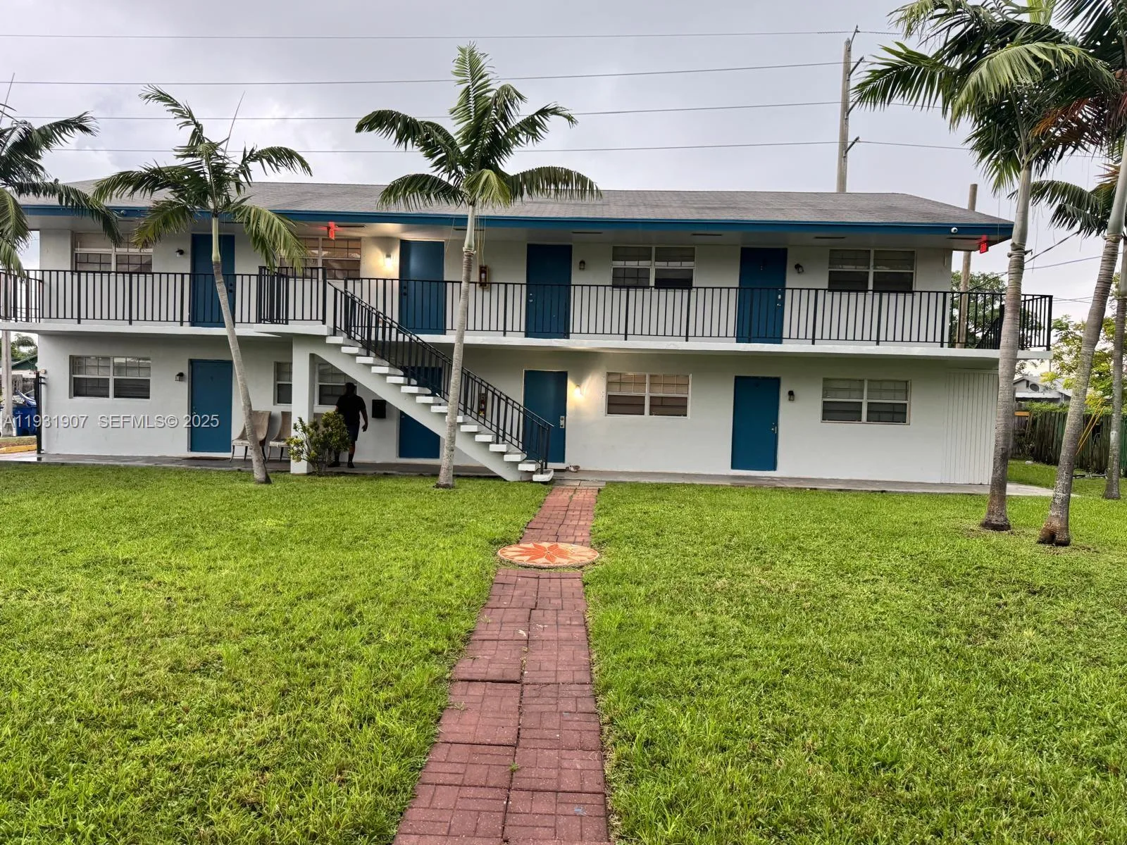 215 W Blue Heron Blvd, Riviera Beach, FL 33404 photo 9