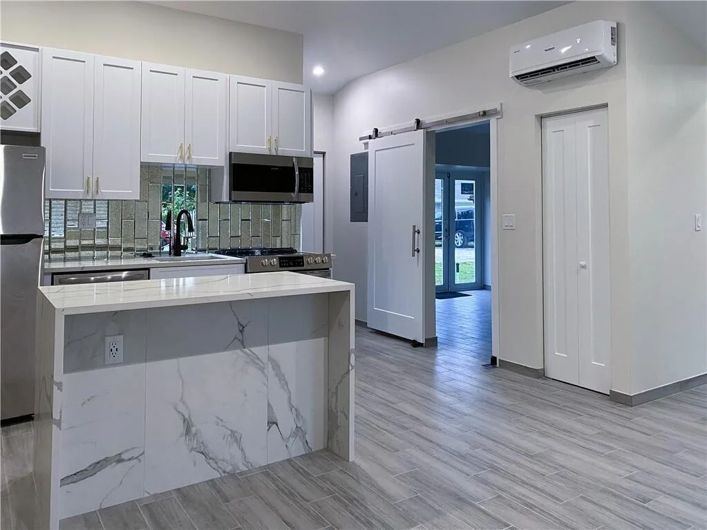 315 SW 7th Street # 2, Fort Lauderdale, FL 33315 photo 2