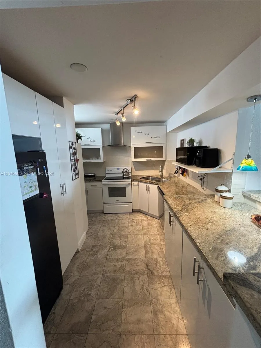 6450 Collins Ave # 1207, Miami Beach, FL 33141