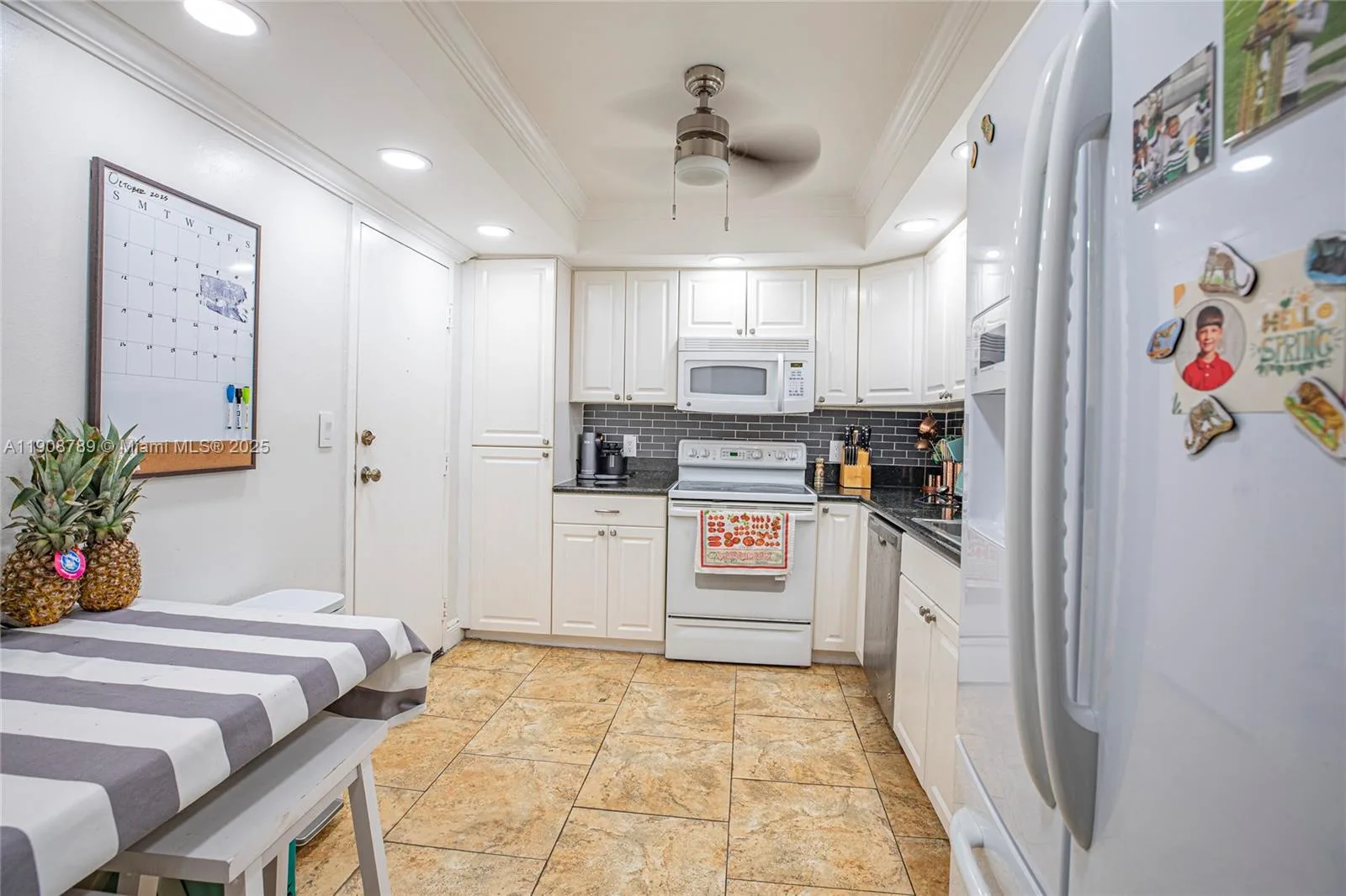 437 Golden Isles Dr # 9B-C, Hallandale Beach, FL 33009 — zdjęcie 2