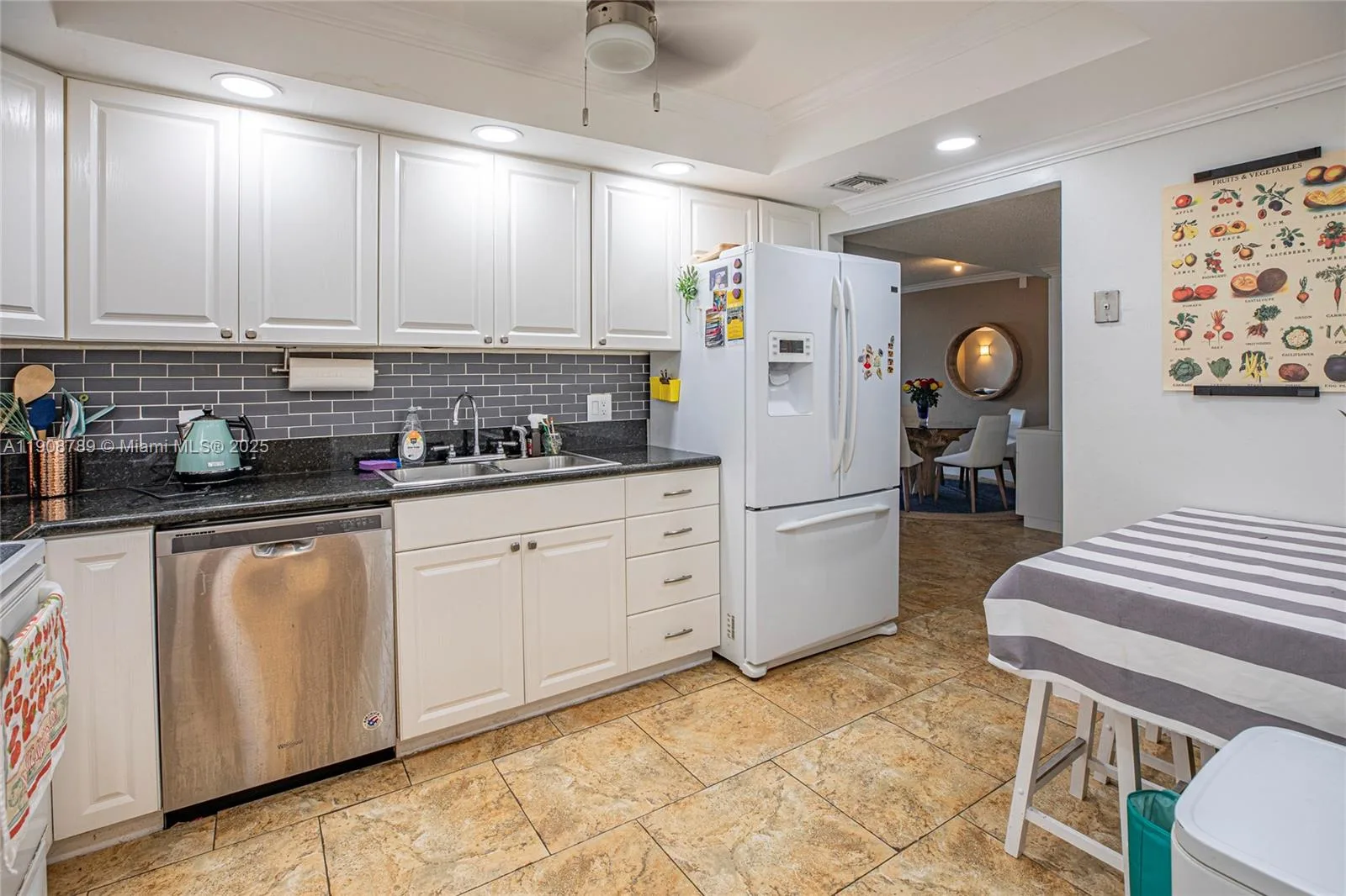 437 Golden Isles Dr # 9B-C, Hallandale Beach, FL 33009 — zdjęcie 4
