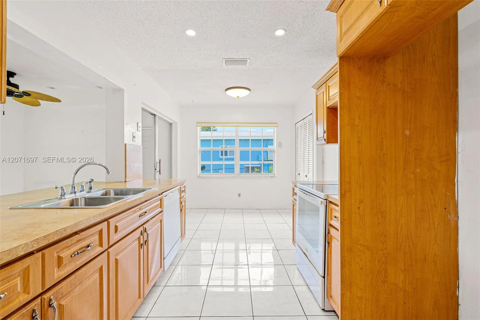 4700 NW 41st Pl, Lauderdale Lakes, FL 33319 photo 13