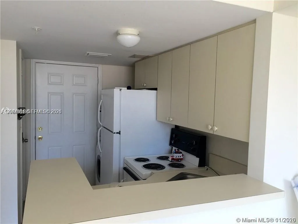 450 SW 3rd St # 15, Miami, FL 33130