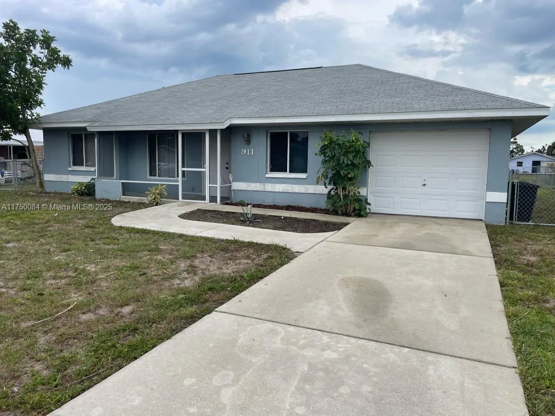 911 Hudson Ave, Lehigh Acres, FL 33936