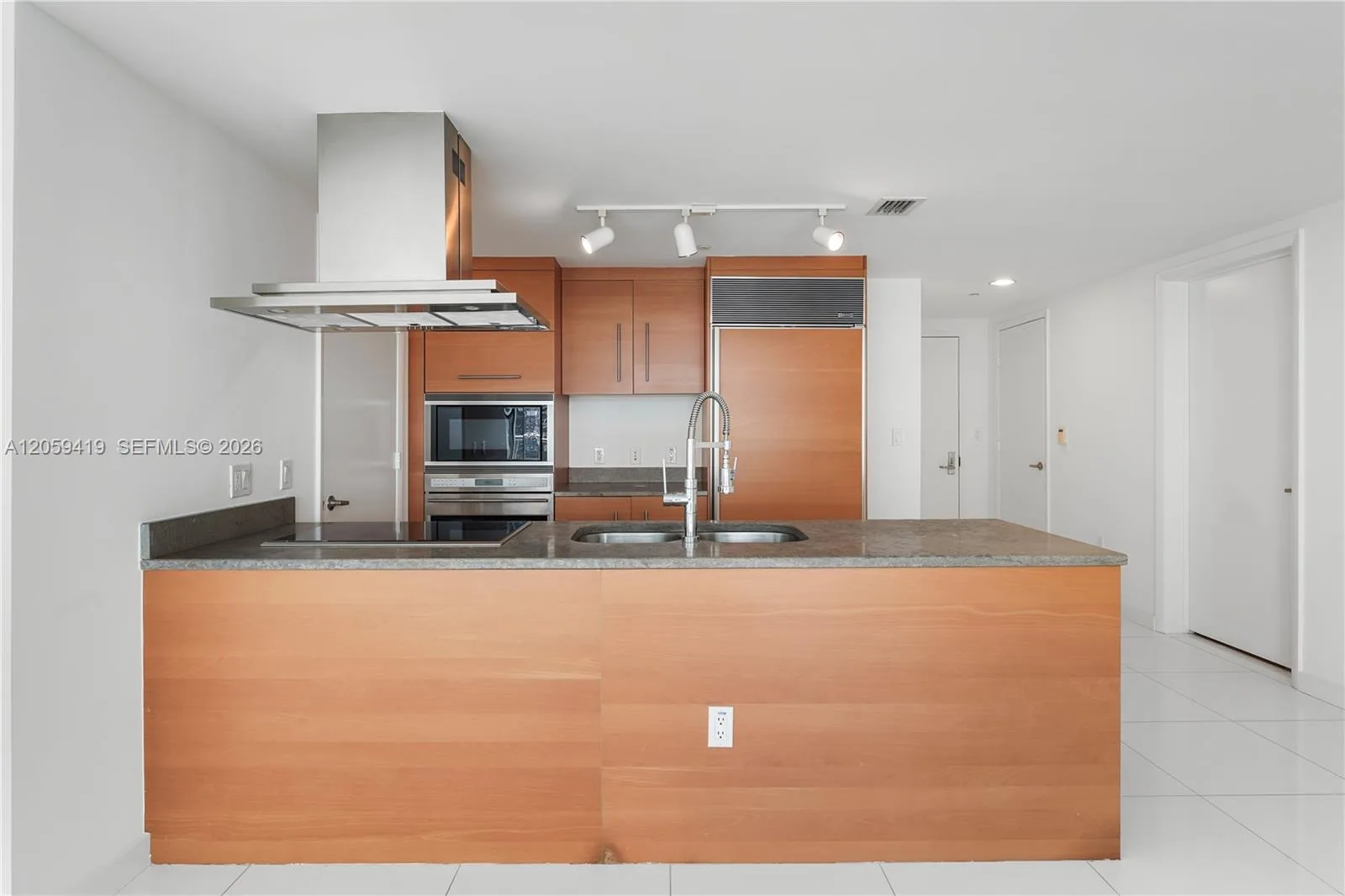 495 Brickell Ave # 3311, Miami, FL 33131 photo 4