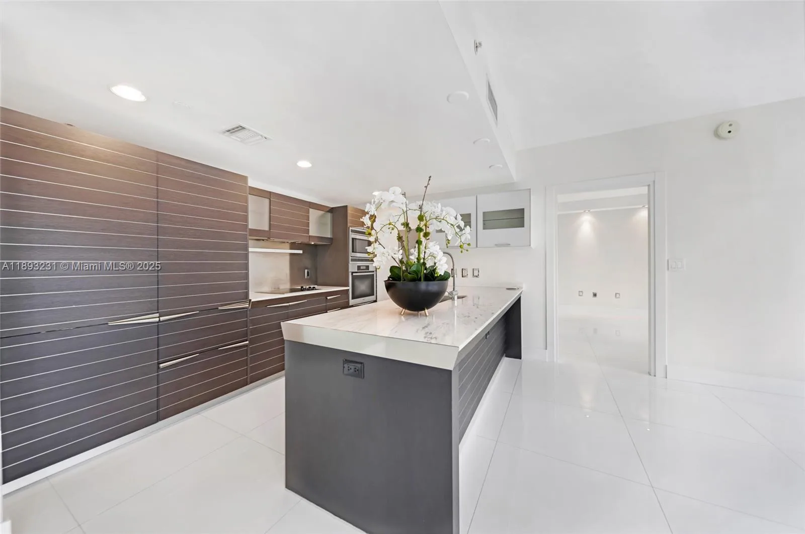 200 Biscayne Boulevard Way # 305, Miami, FL 33131 photo 3