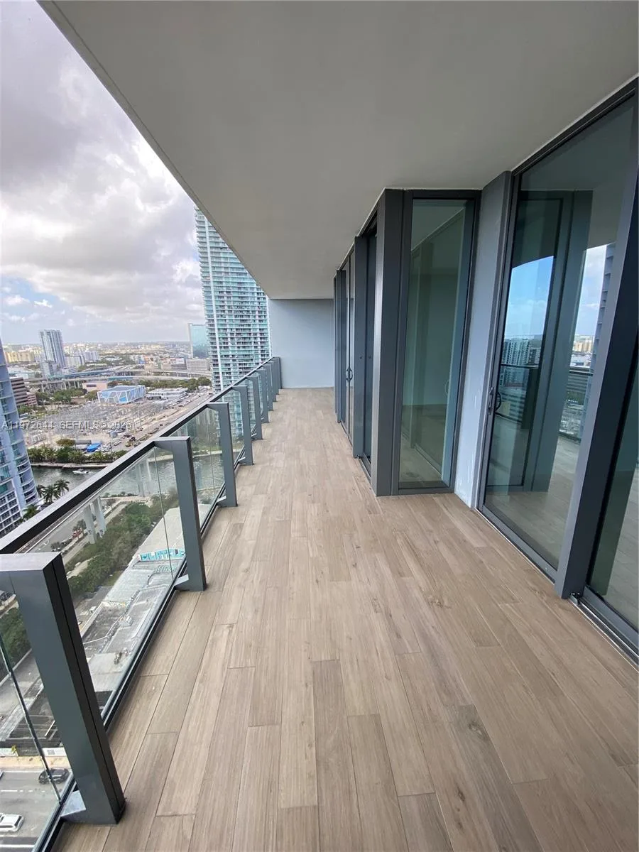 88 SW 7th St # 2010, Miami, FL 33130
