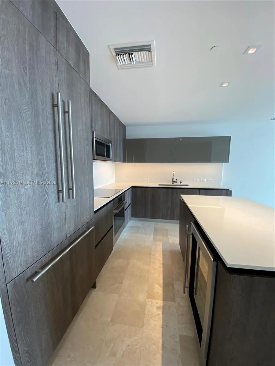 88 SW 7th St # 2010, Miami, FL 33130 photo 4