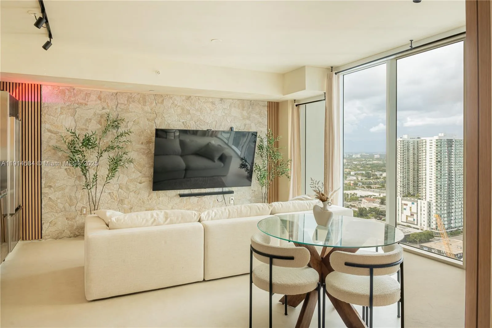 1040 Biscayne Blvd # 2905, Miami, FL 33132 photo 5