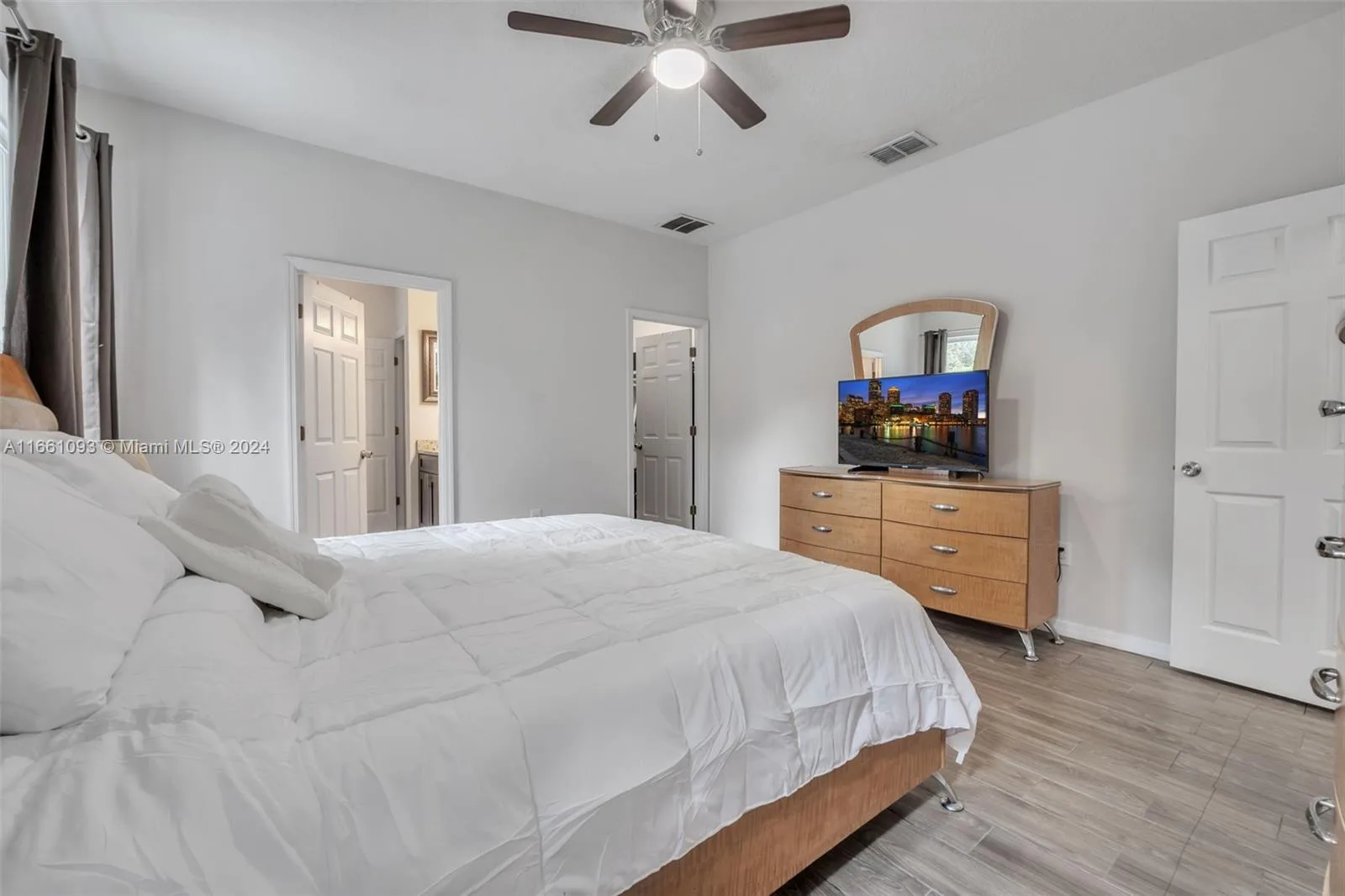 1452 W New York Avenue, Other City - In The State Of Florida, FL 32763 photo 3