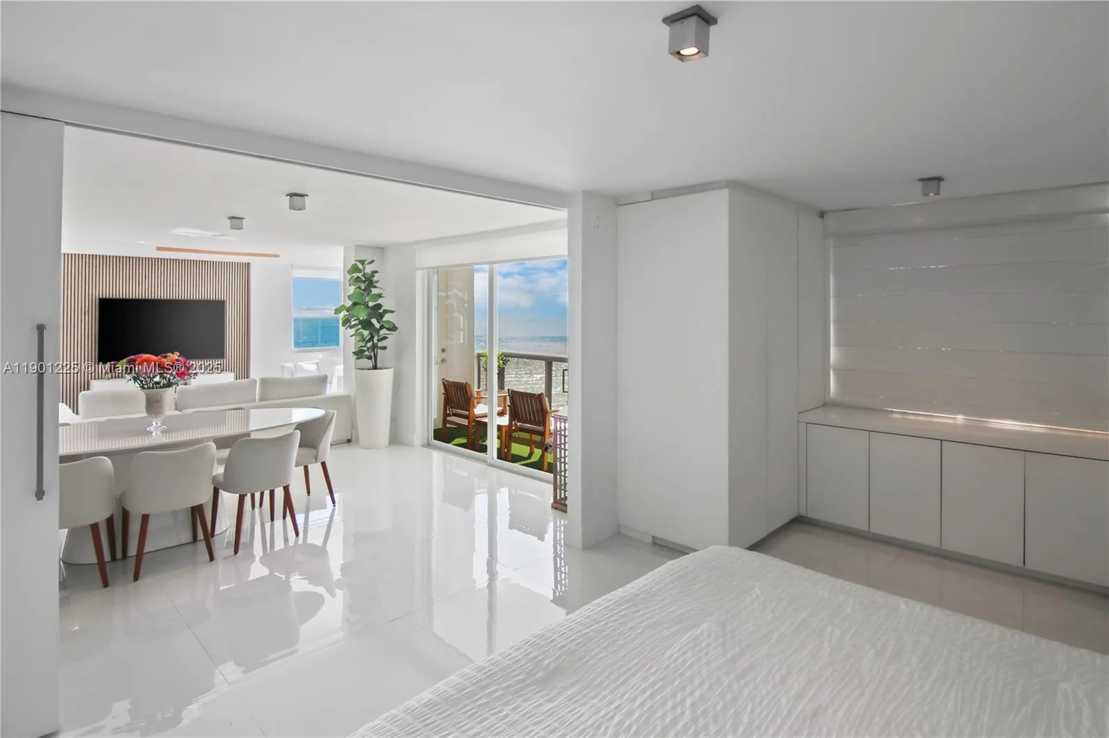 6039 Collins Ave # 1402, Miami Beach, FL 33140 photo 11