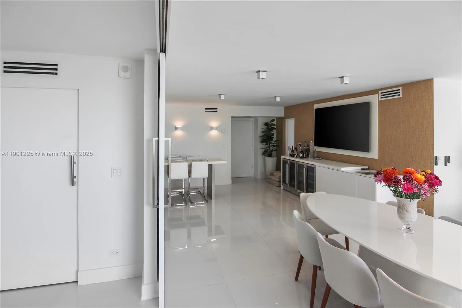 6039 Collins Ave # 1402, Miami Beach, FL 33140 photo 13