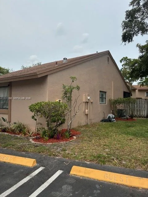 19 Chestnut Cir, Cooper City, FL 33026 photo 2