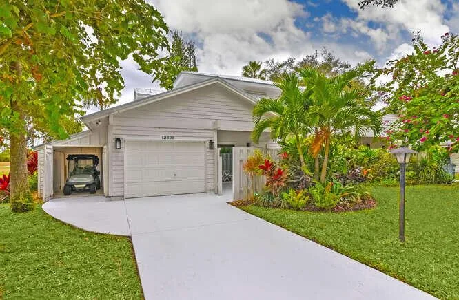 12698 SE Cascades Court, Hobe Sound, FL 33455 photo 2