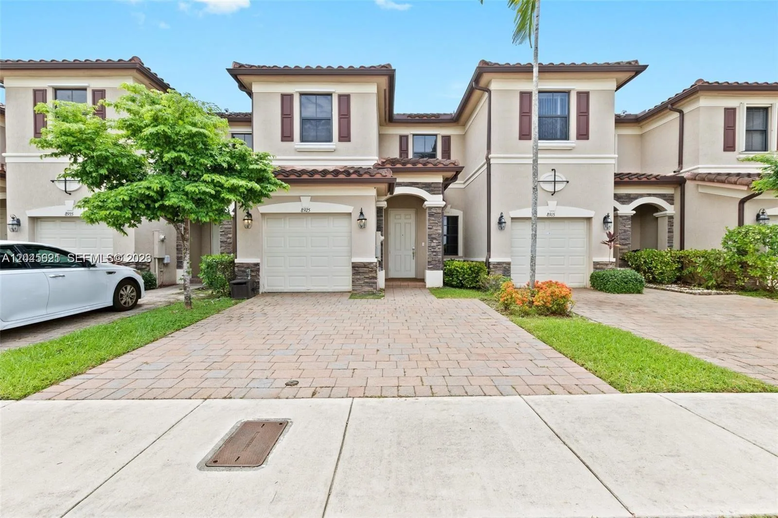 8925 W 33rd Ave, Hialeah, FL 33018