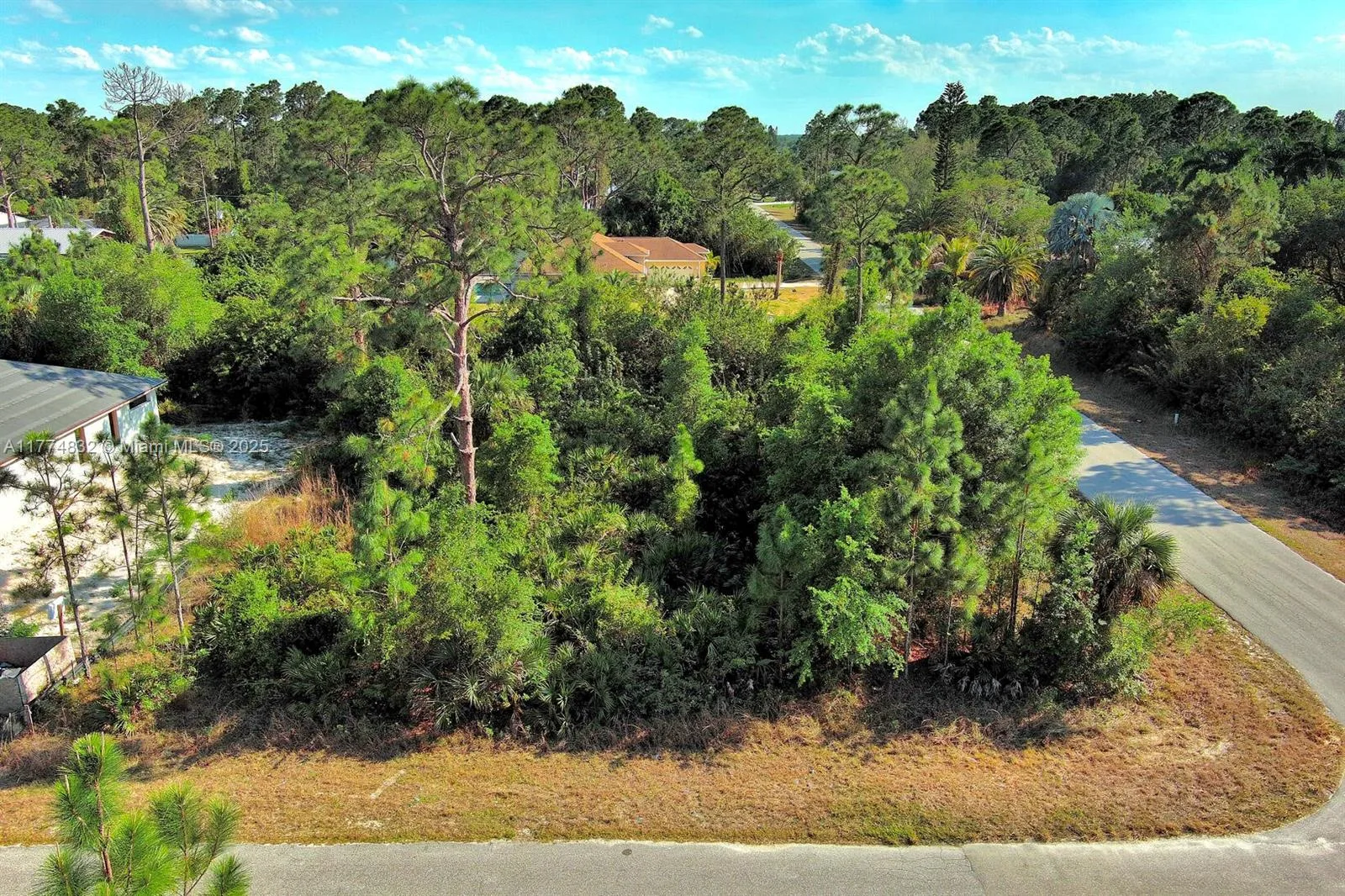2500 E 9th St, Lehigh Acres, FL 33936
