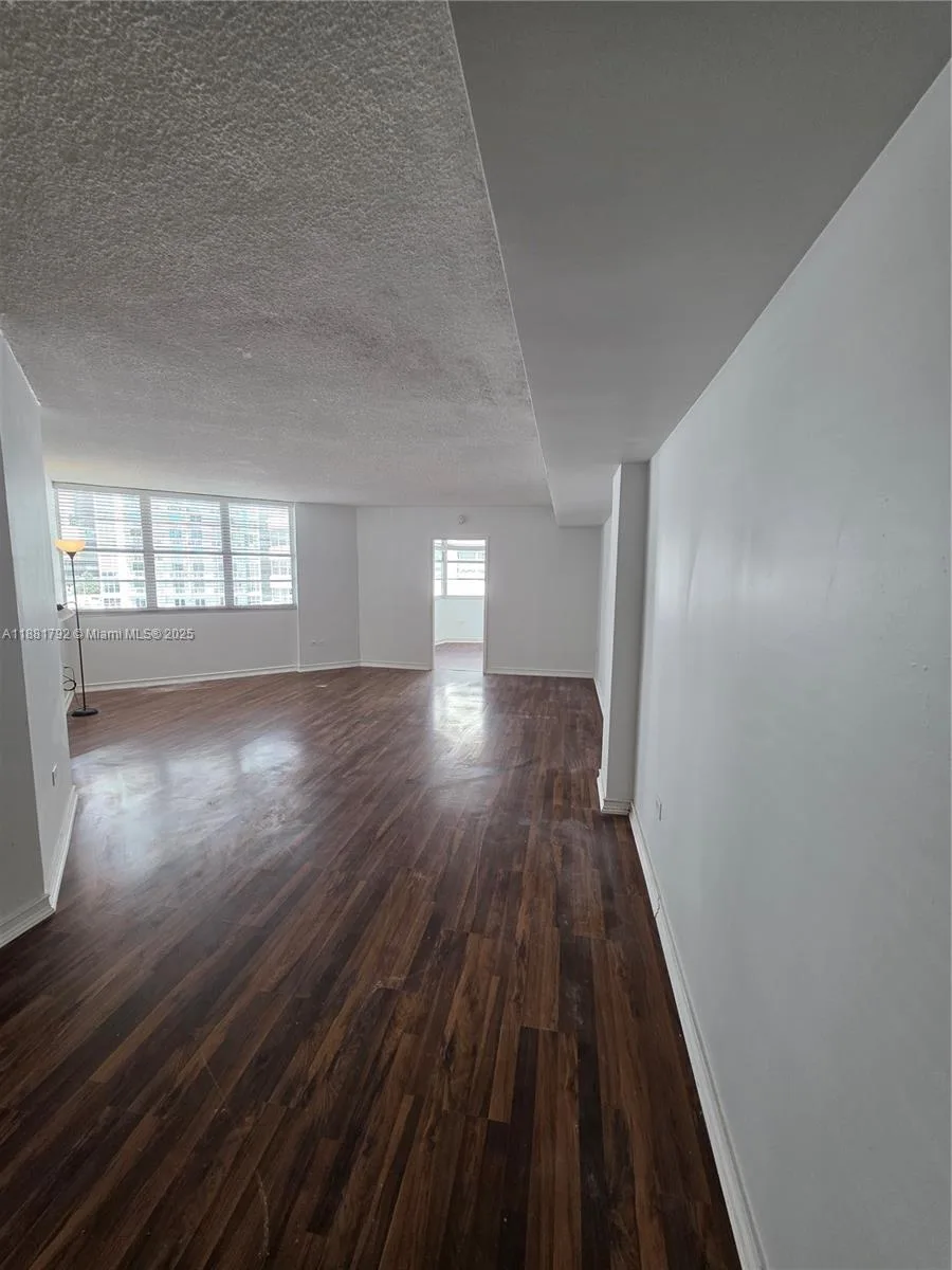 905 Brickell Bay Dr # 1522, Miami, FL 33131