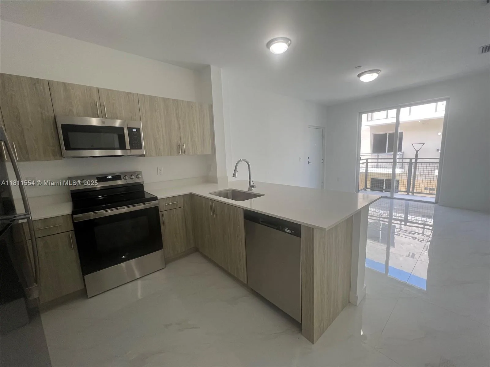 1010 SW 69th Ave # 212, Miami, FL 33144 photo 2