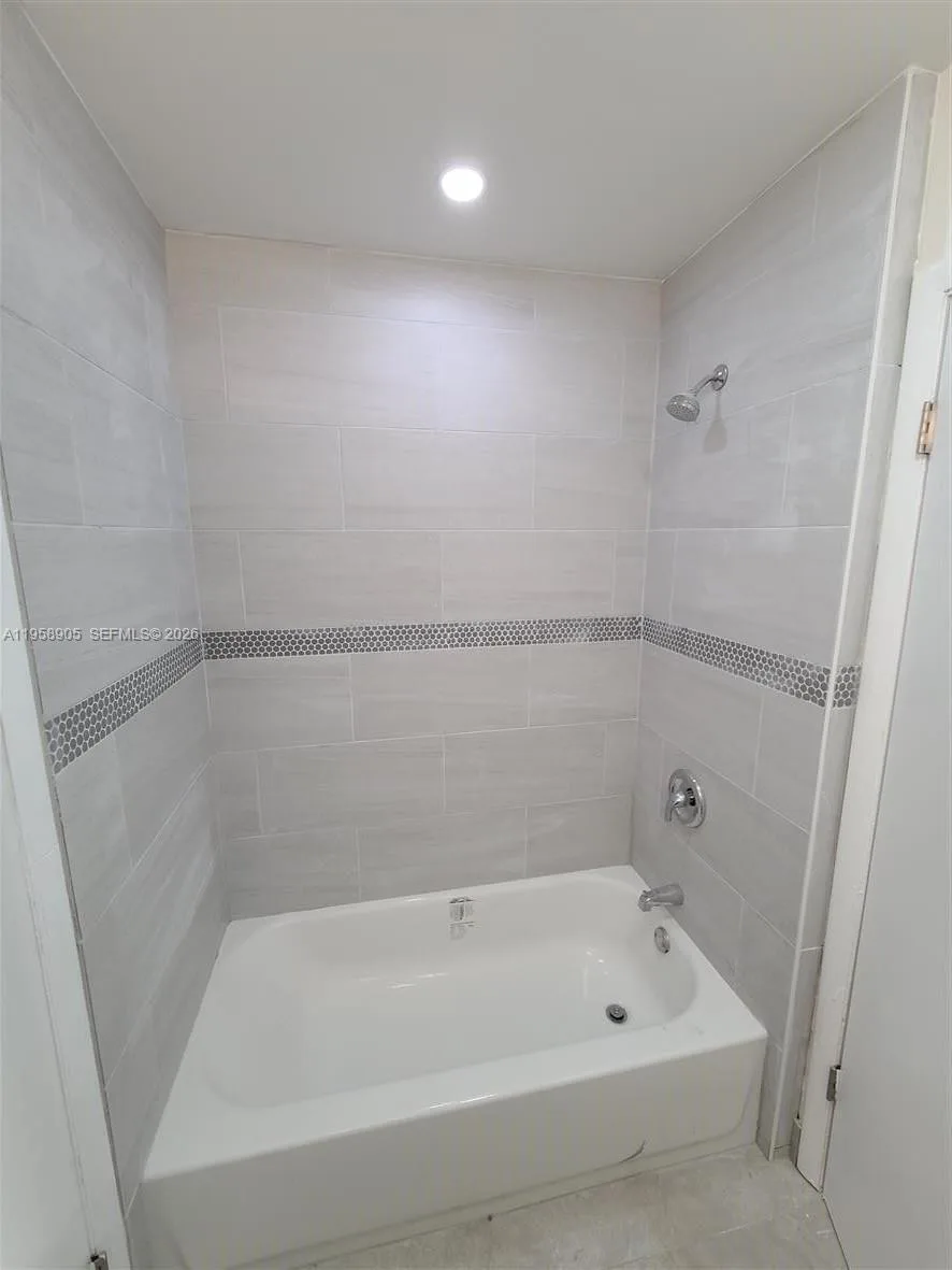 4020 Del Rio Way, Sunrise, FL 33351 photo 8