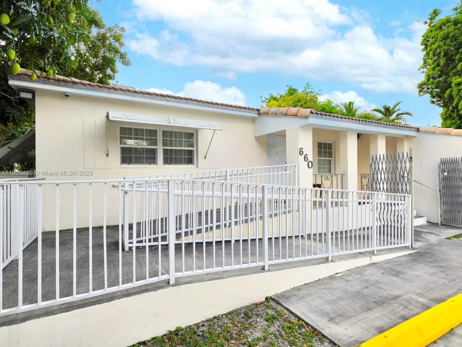 660 Miller Dr, Miami Springs, FL 33166 photo 2