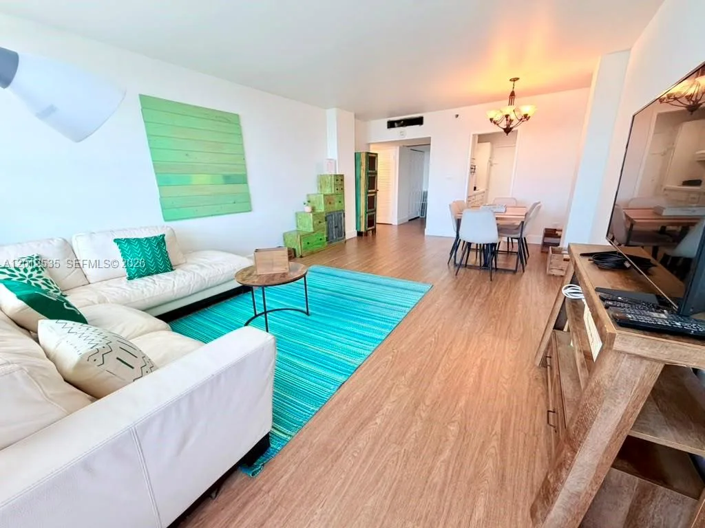 100 Lincoln Rd # 922, Miami Beach, FL 33139