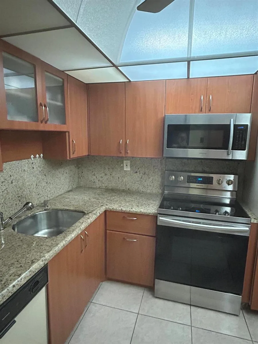 1833 S Ocean Drive # 205, Hallandale Beach, FL 33009 — zdjęcie 2